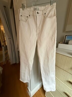 Abercrombie & Fitch Curve Love 90s Straight Ultra High Rise, Cream, Sz. 30 Short